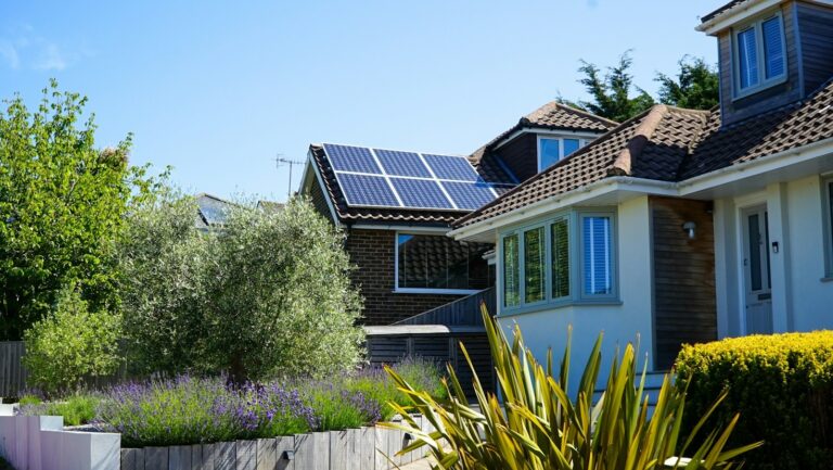 How Modern Inverters Maximize Your Energy Production